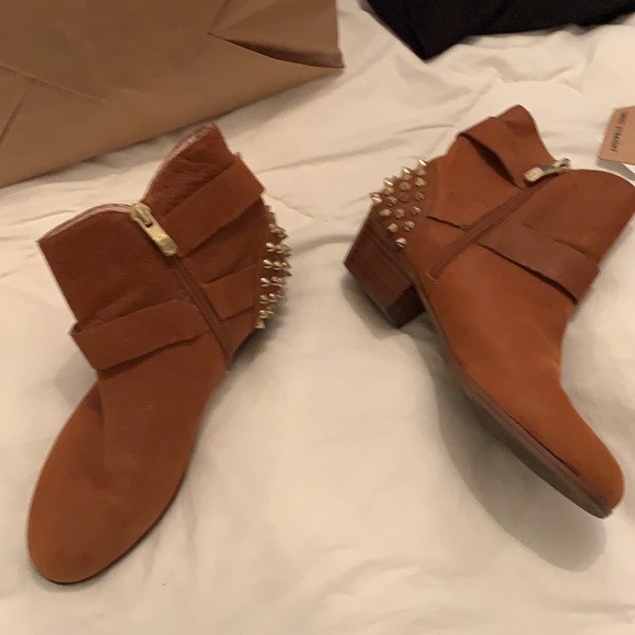 Cute boots lightly worn just too small - Picture 2 of 4